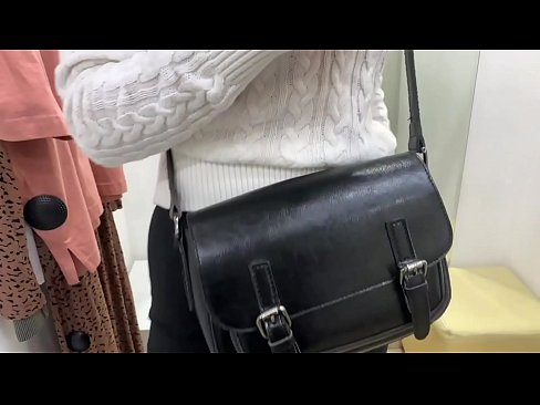 ❤️ Pampublikong masturbesyon ng batang asong si FeralBerry na may dildo sa fitting room ❤ Sex video sa amin ❤