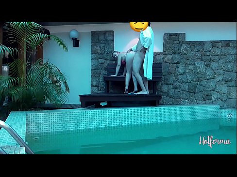 ❤️ Inaanyayahan ni Boss ang kasambahay sa pool, ngunit hindi napigilan ang init ❤ Sex video sa amin ❤
