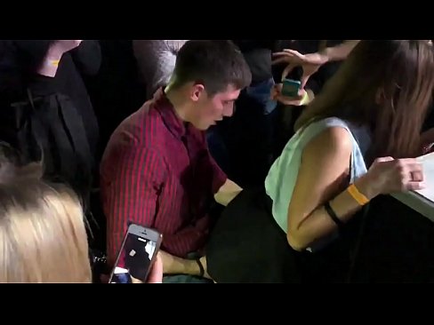 ❤️ Tunay na sex sa isang Russian nightclub. Ang 18-taong-gulang na batang babae na Ruso sa anus at puki ay nakipagkamay sa isang nightclub ❤ Sex video sa amin ❤